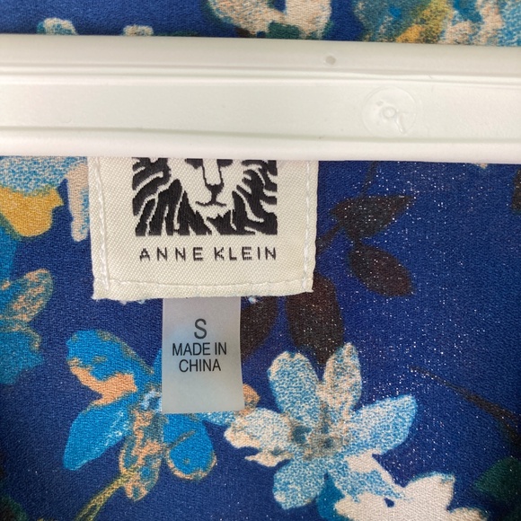 Beautiful Floral Tie Back Blouse by Anne Klein - Picture 7 of 9